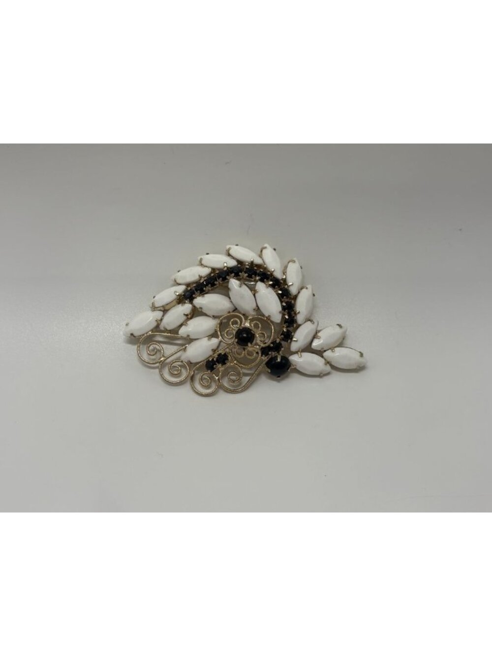 Gold-Tone Vintage 1960 Filigree Cabochon Mid Century Brooch Pin